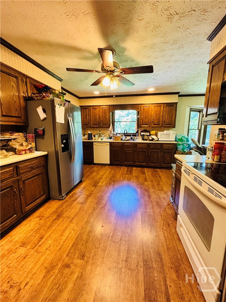 110 Saxon Woods Drive Property Photo 10