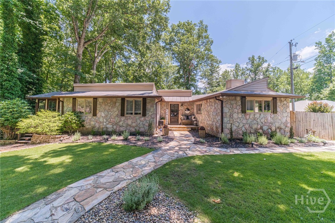 45 Lakepoint Drive