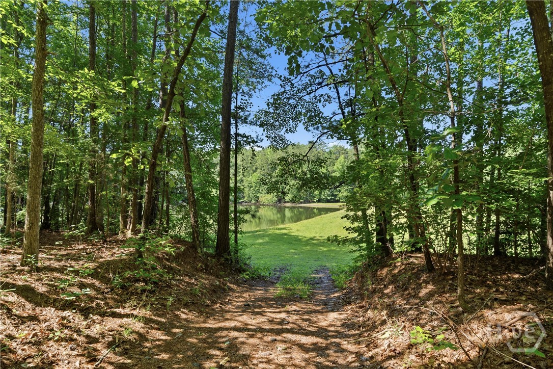 460 Se Honey Creek Property Photo 3