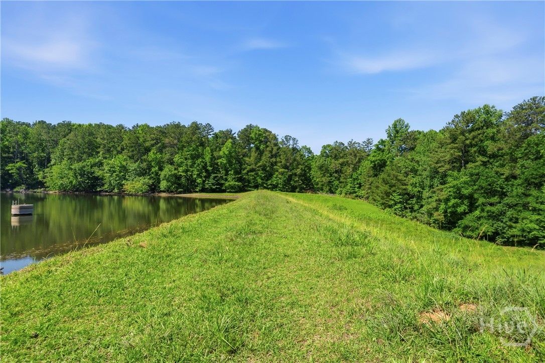 460 Se Honey Creek Property Photo 4