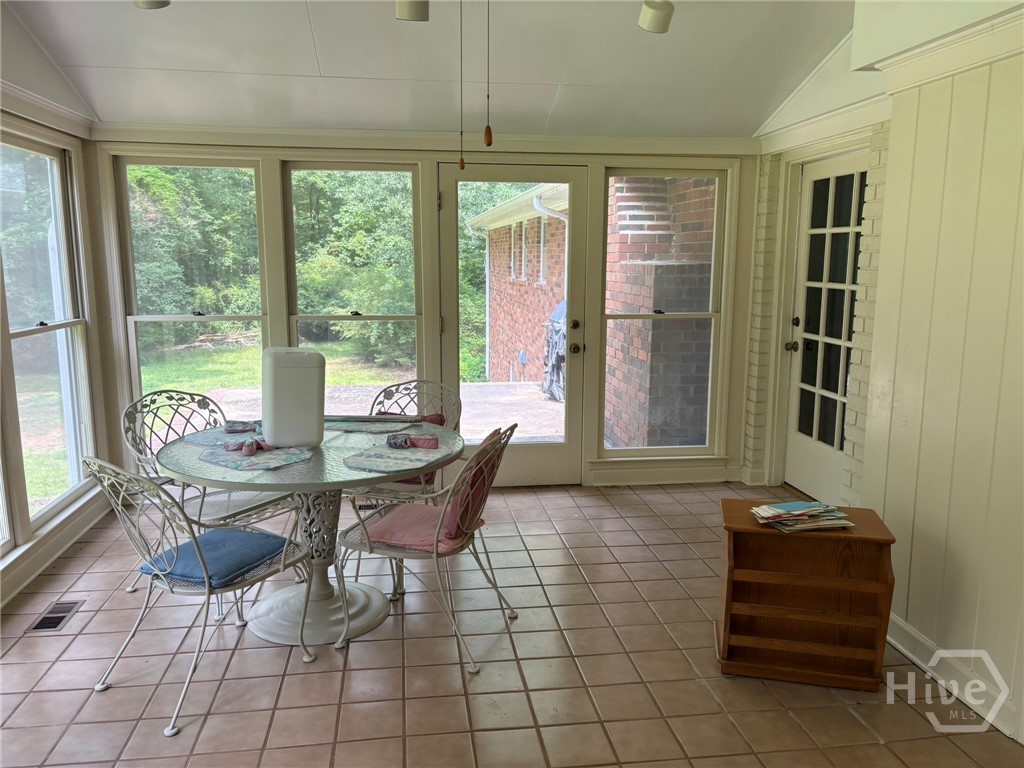 199 Williamsburg Lane Property Photo 14