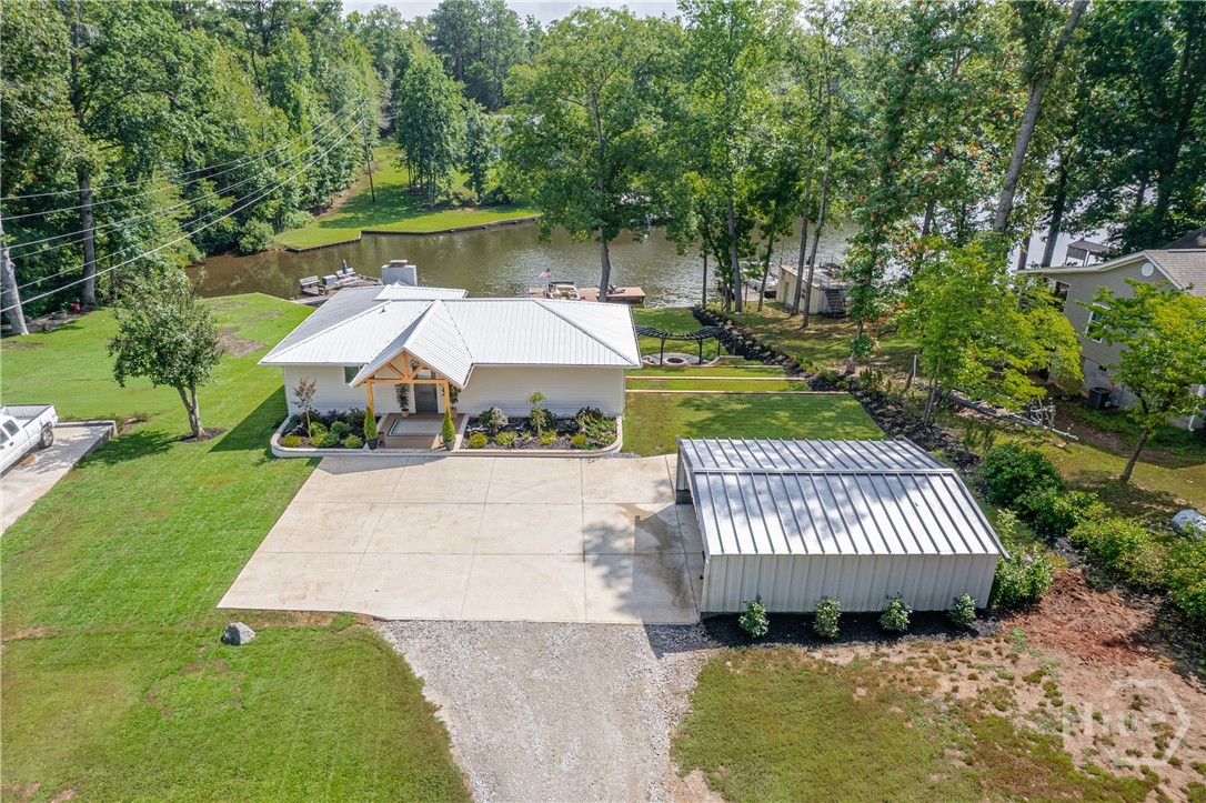 231 Thomas Drive Property Photo 1
