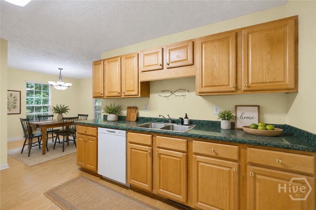 320 River Chase Drive Property Photo 9
