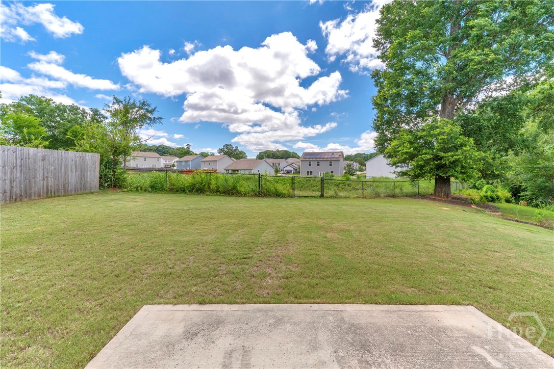 135 Starbuck Parkway Property Photo 4