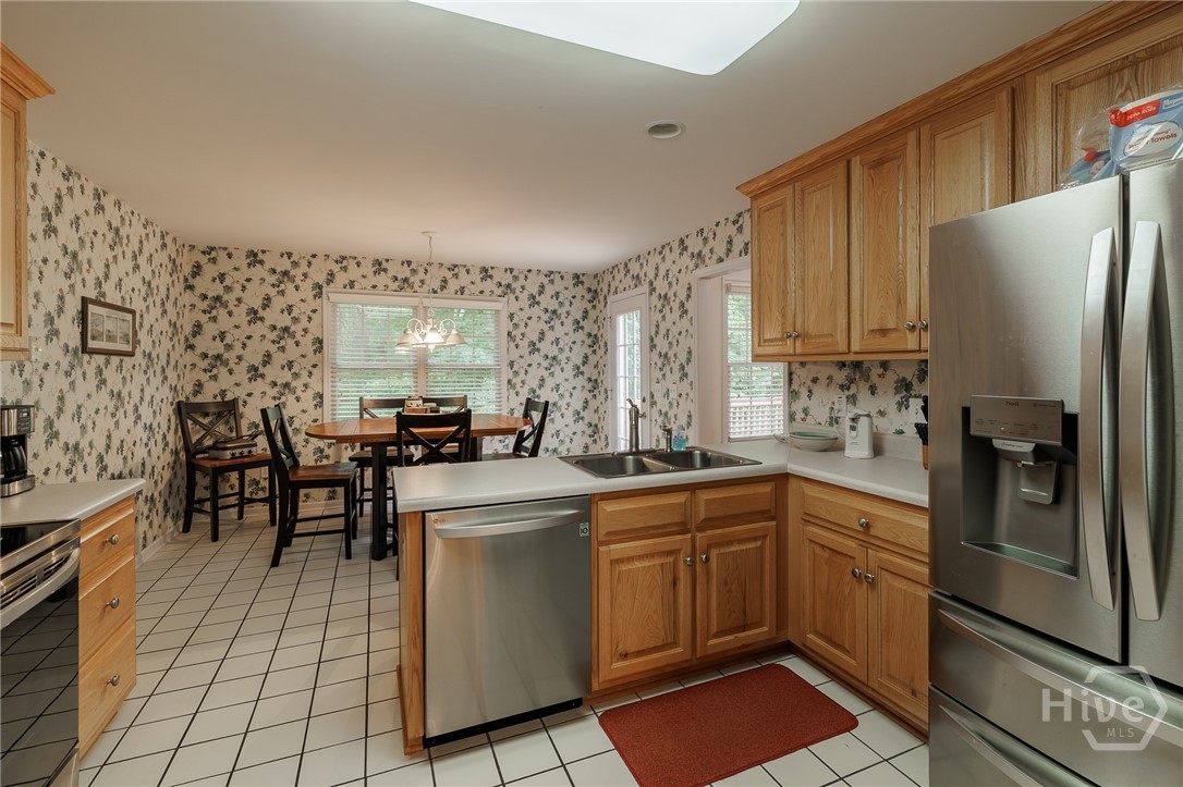 825 Saint Ives Lane Property Photo 3