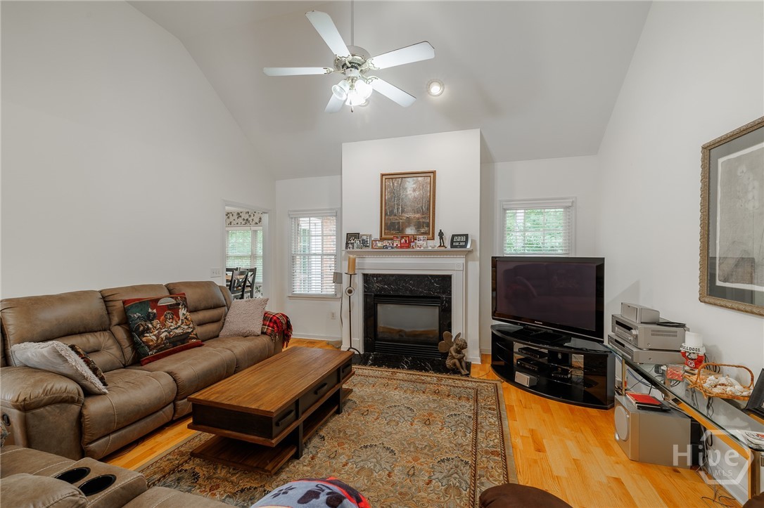 825 Saint Ives Lane Property Photo 8