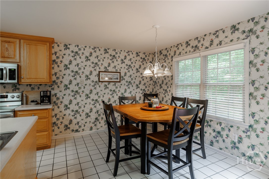 825 Saint Ives Lane Property Photo 12