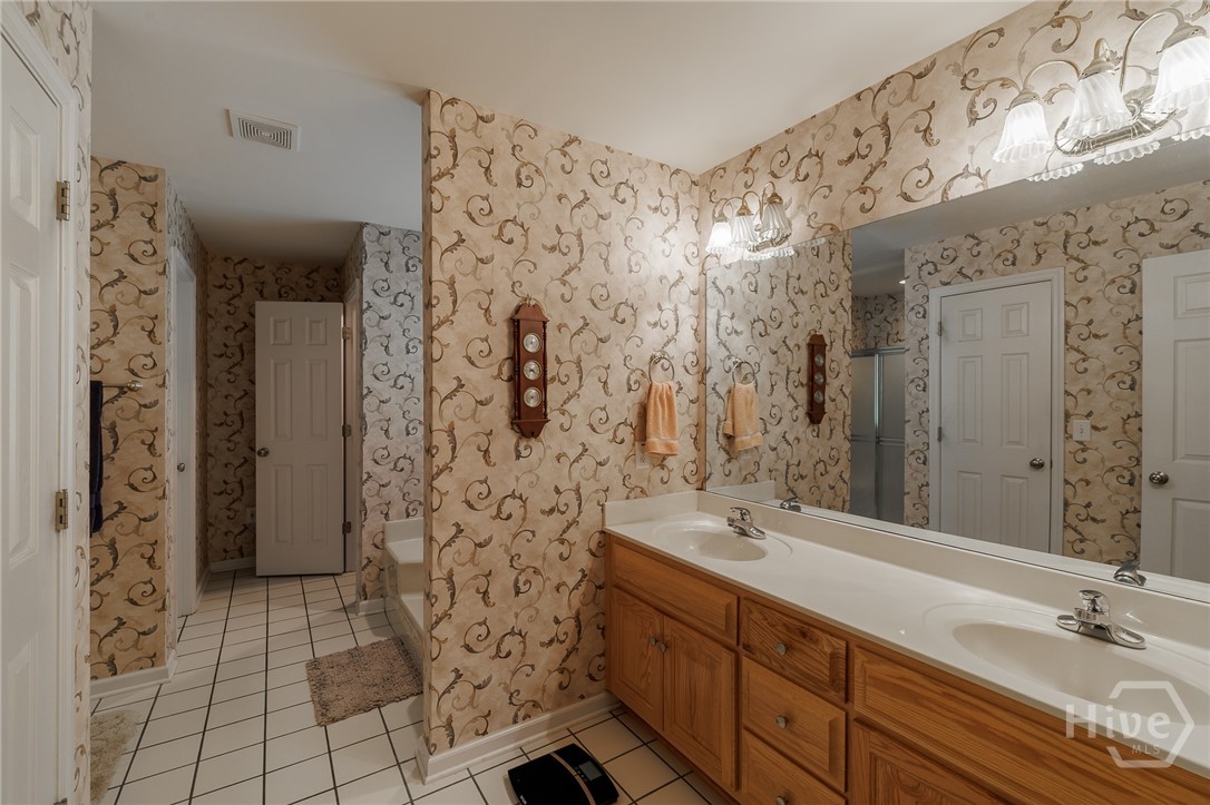 825 Saint Ives Lane Property Photo 15