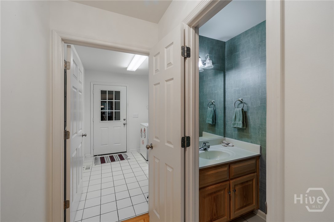 825 Saint Ives Lane Property Photo 18