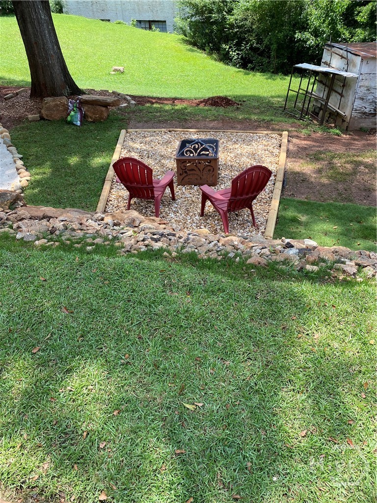147 White Circle Property Photo 4