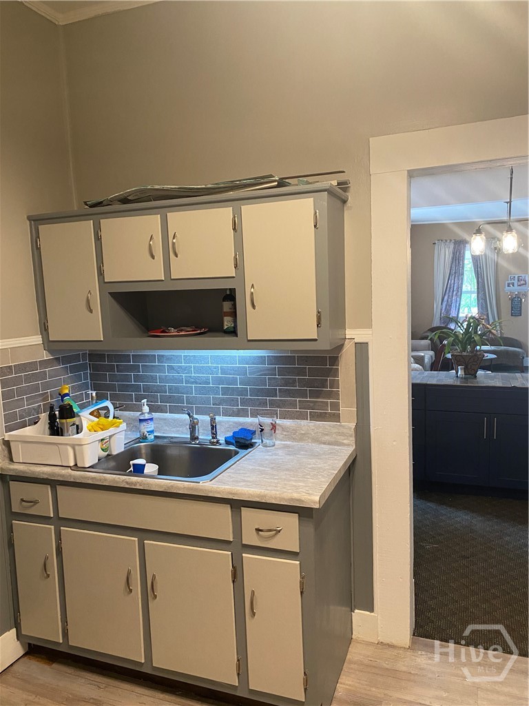 147 White Circle Property Photo 9