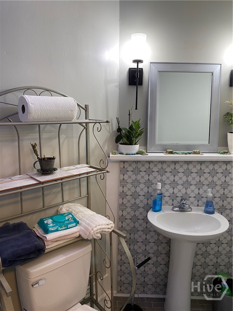 147 White Circle Property Photo 11