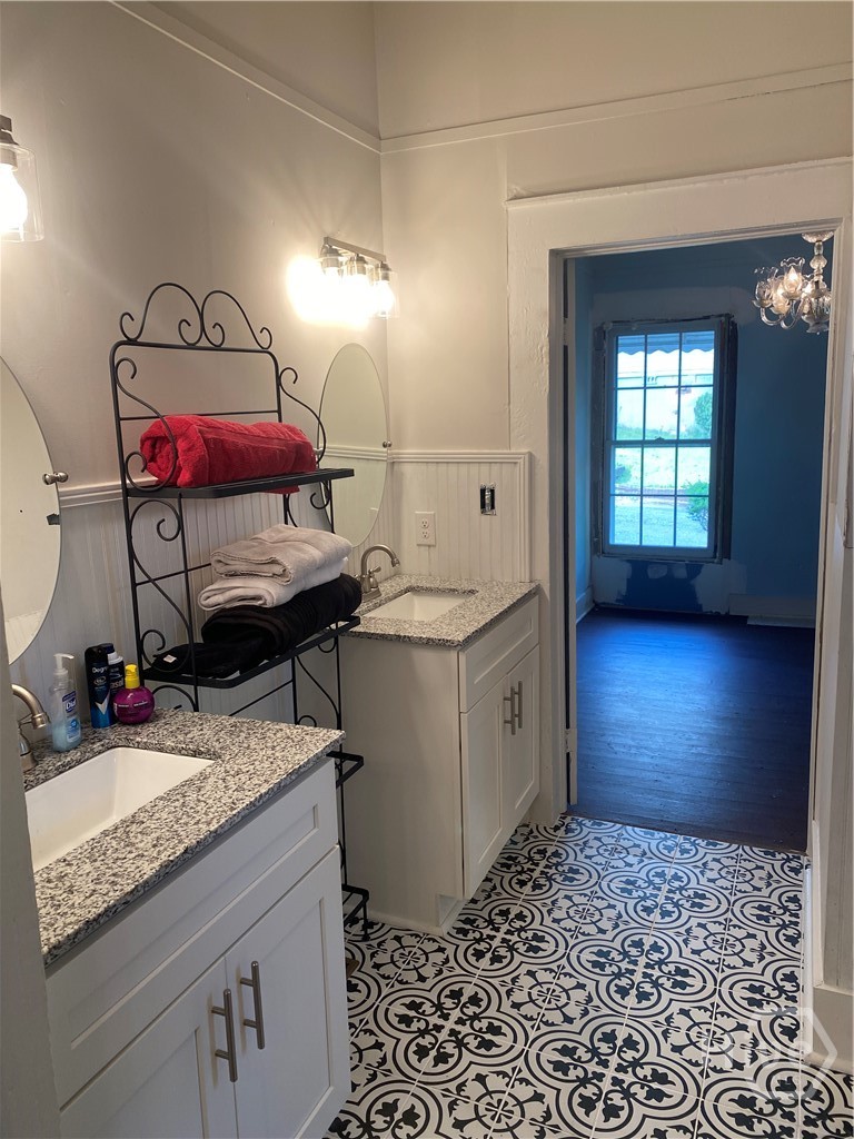 147 White Circle Property Photo 12