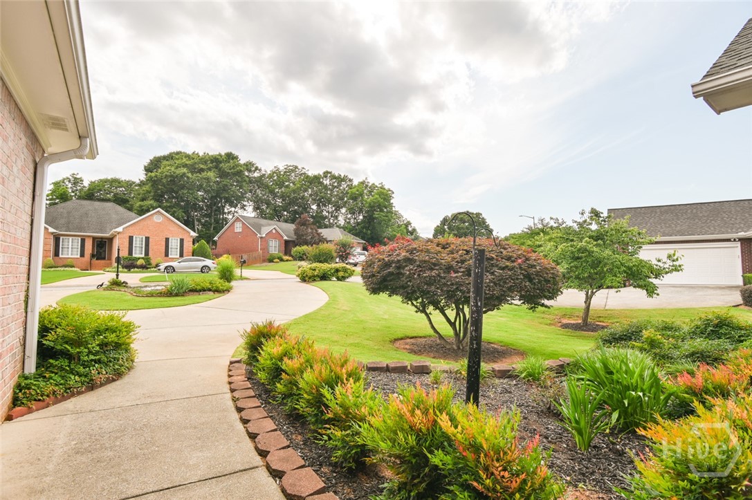 645 Saint Ives Drive Property Photo 15