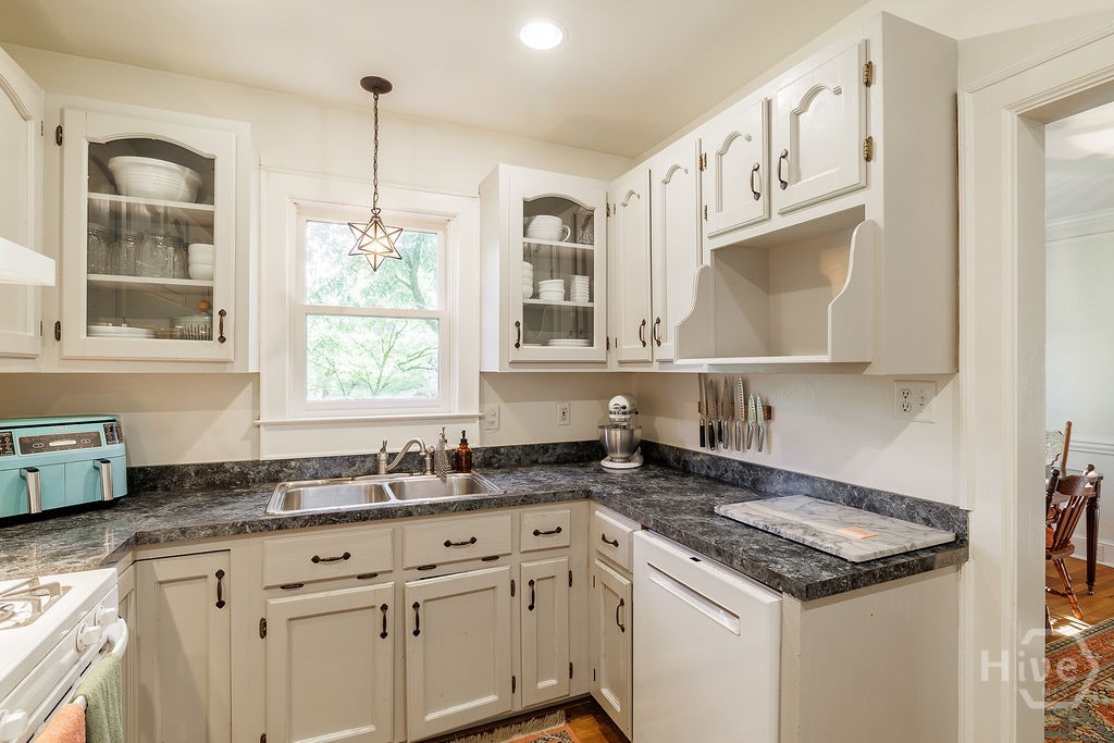 1686 S Milledge Avenue Property Photo 8