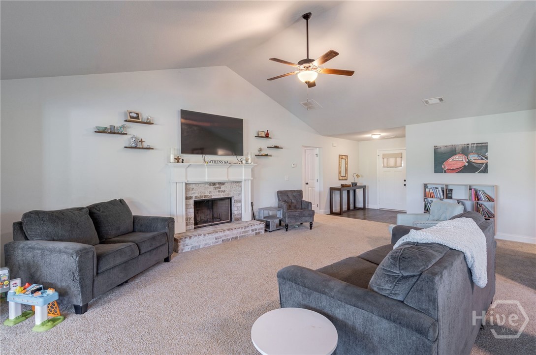 327 Skyview Drive Property Photo 4