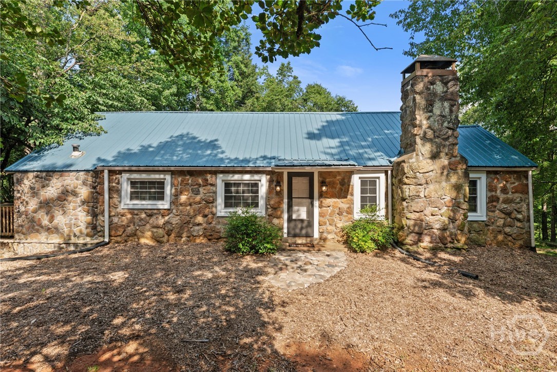 973 Floyd Road Property Photo 4