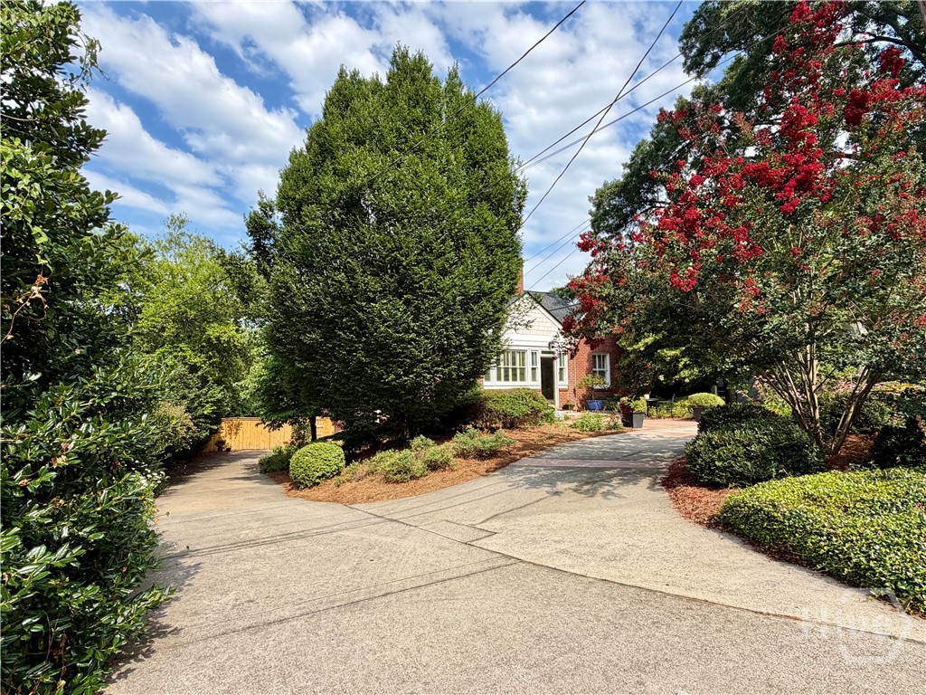 430 Stanton Way Property Photo 3