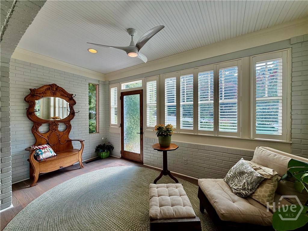 430 Stanton Way Property Photo 4