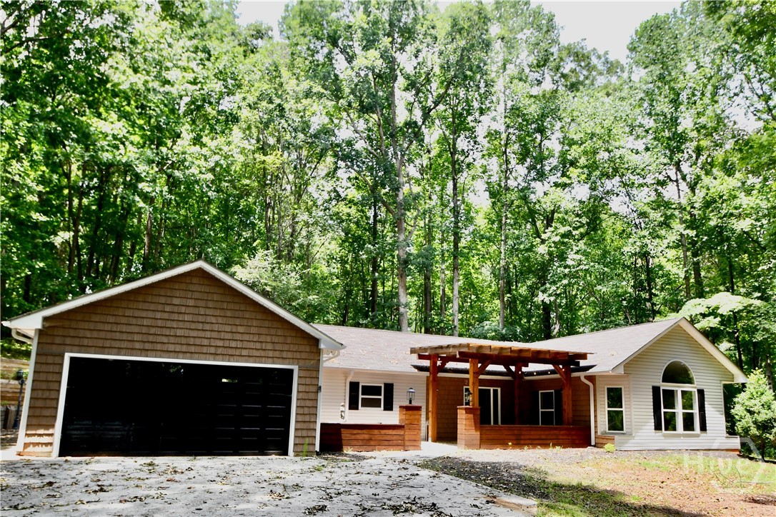 257 Lake Place Drive Property Photo 1