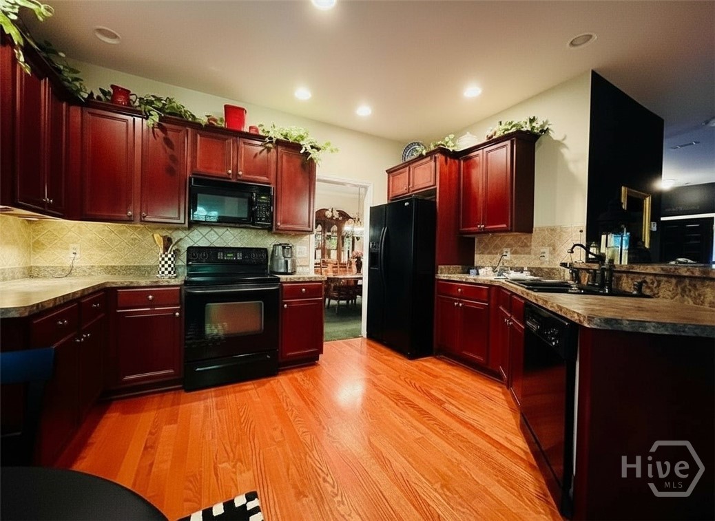 933 Vinings Drive Property Photo 2