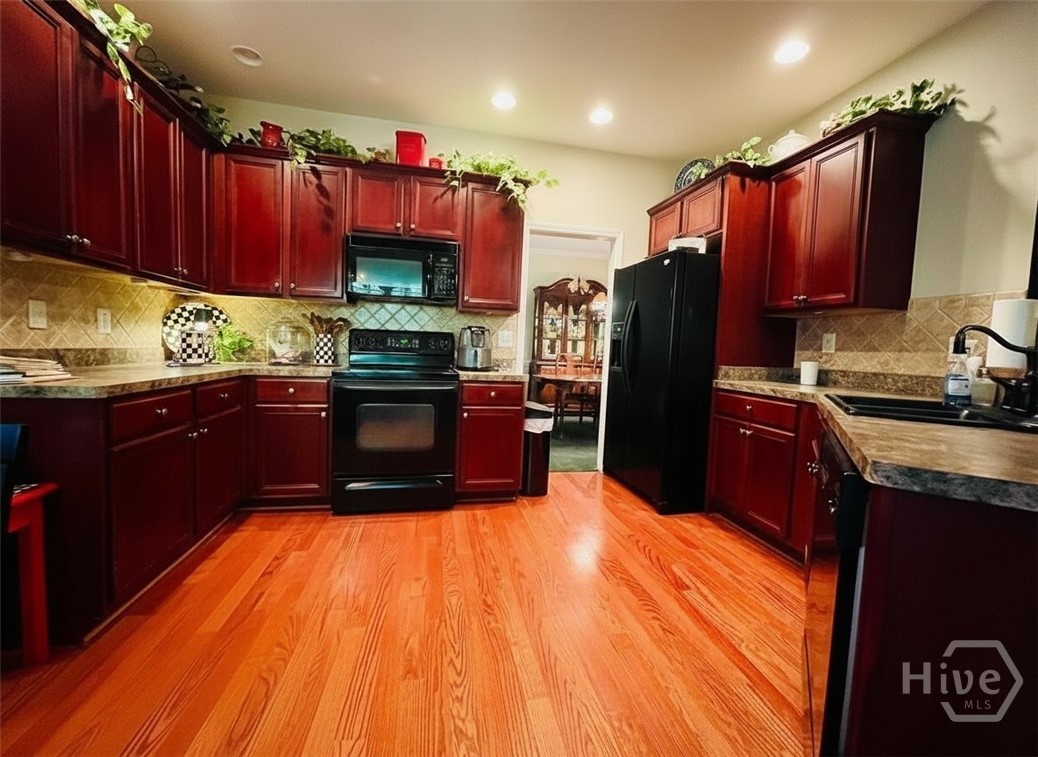 933 Vinings Drive Property Photo 3