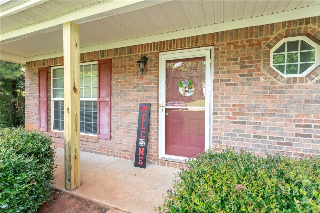1537 Cardinal Lane Property Photo 4