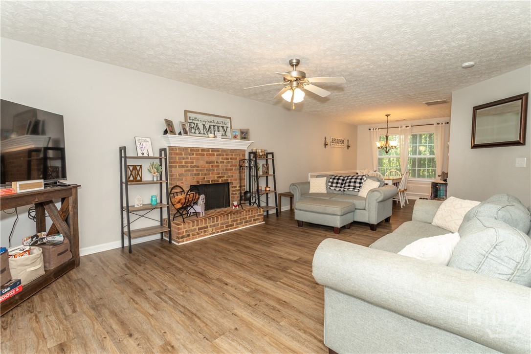 1537 Cardinal Lane Property Photo 8
