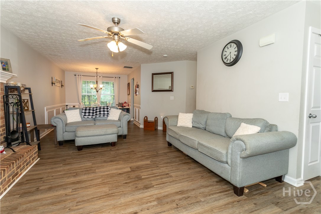 1537 Cardinal Lane Property Photo 10