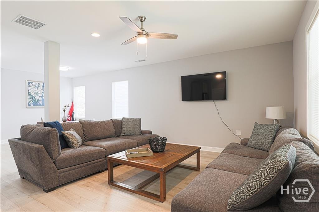 1641 Broad Street E Property Photo 3