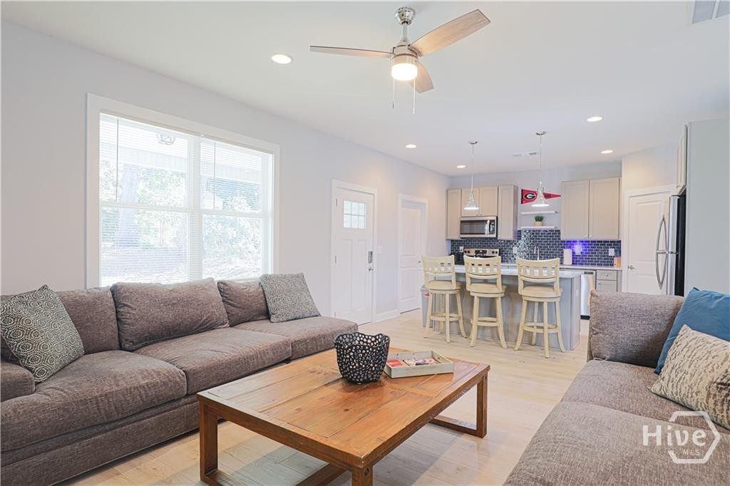 1641 Broad Street E Property Photo 6