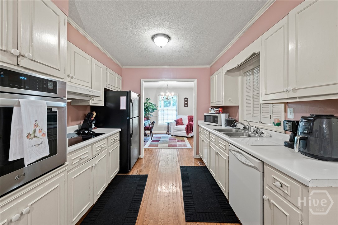630 Kings Road Property Photo 6