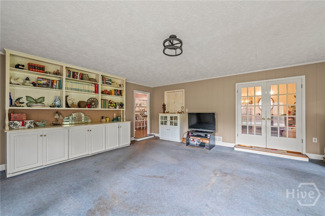 630 Kings Road Property Photo 12