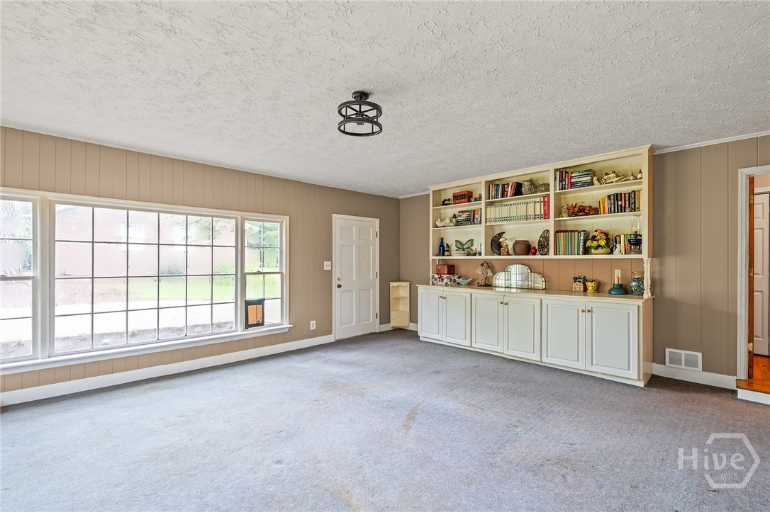630 Kings Road Property Photo 13
