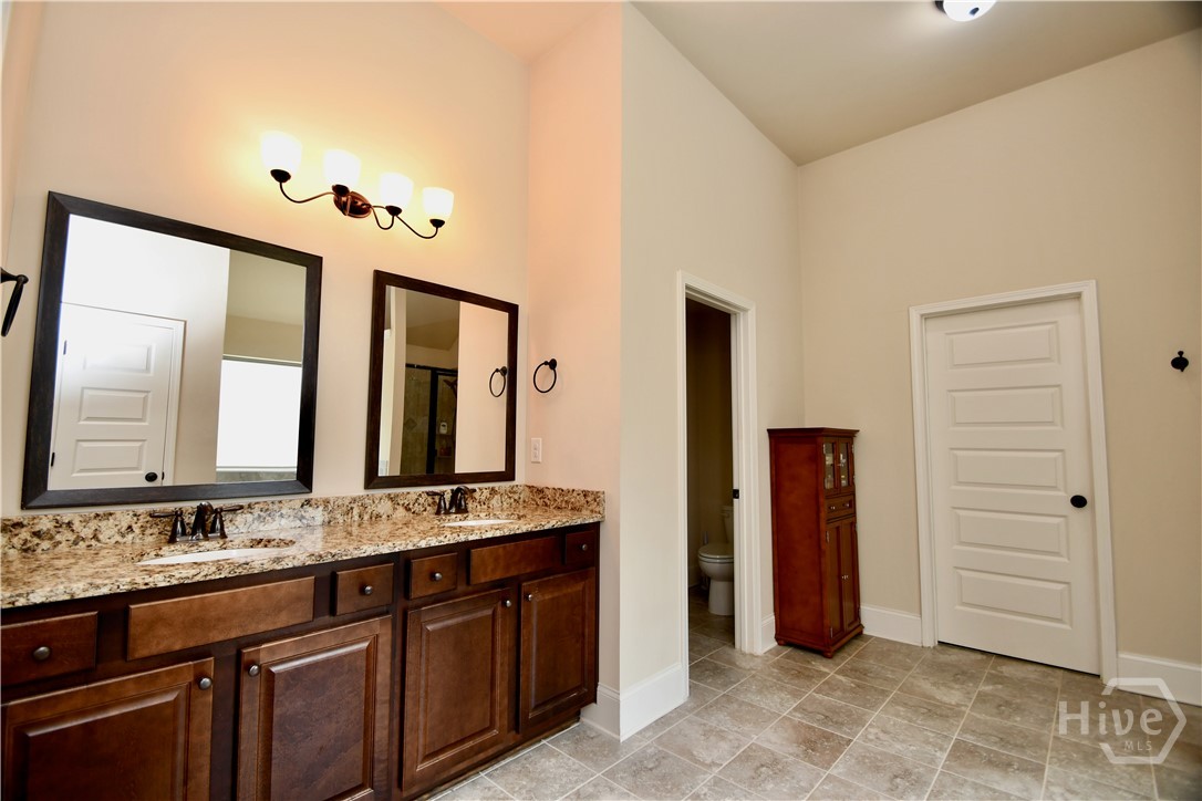 1140 Riverhill Drive Property Photo 31