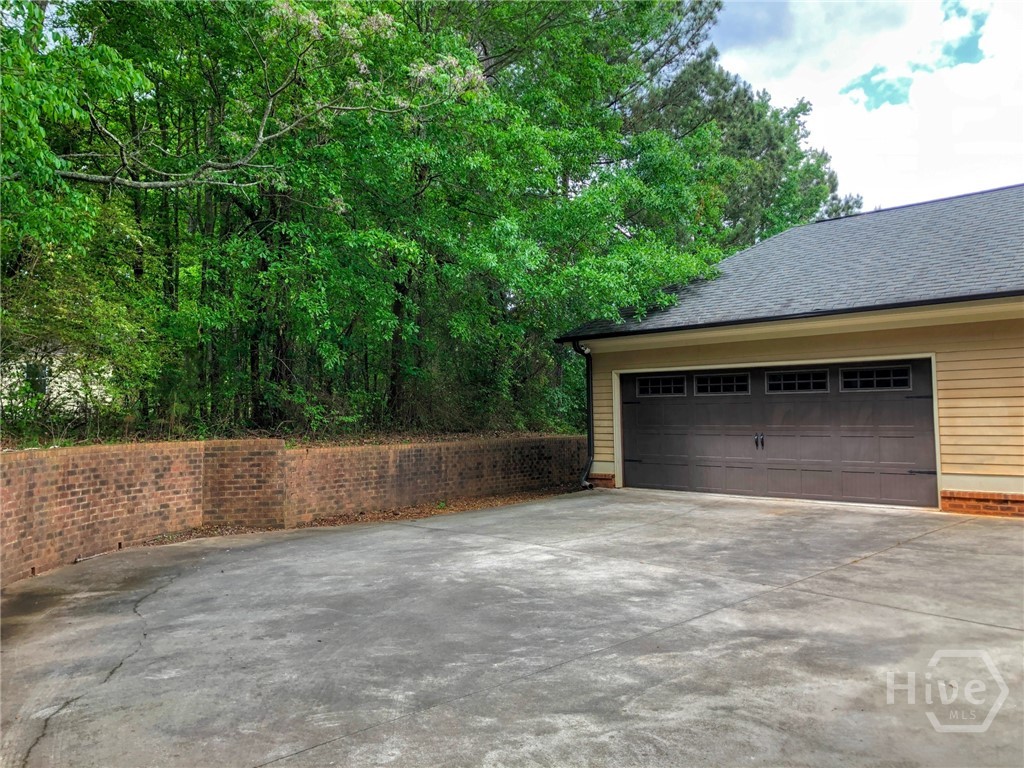 1121 Livingston Trail Property Photo 4
