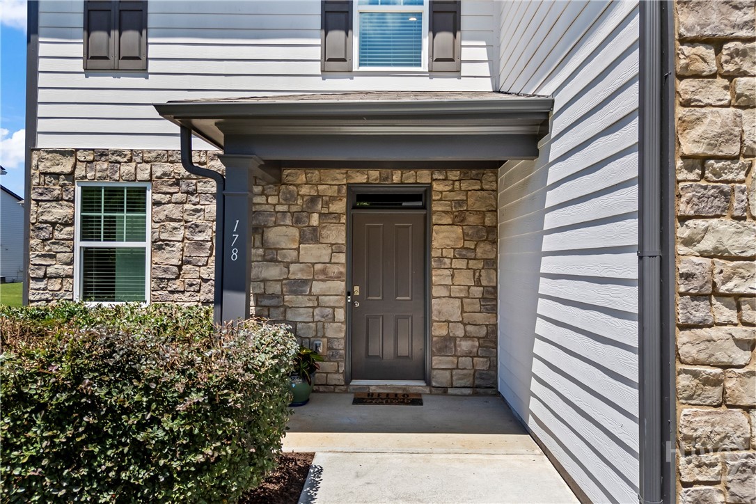 178 Starbuck Parkway Property Photo 2