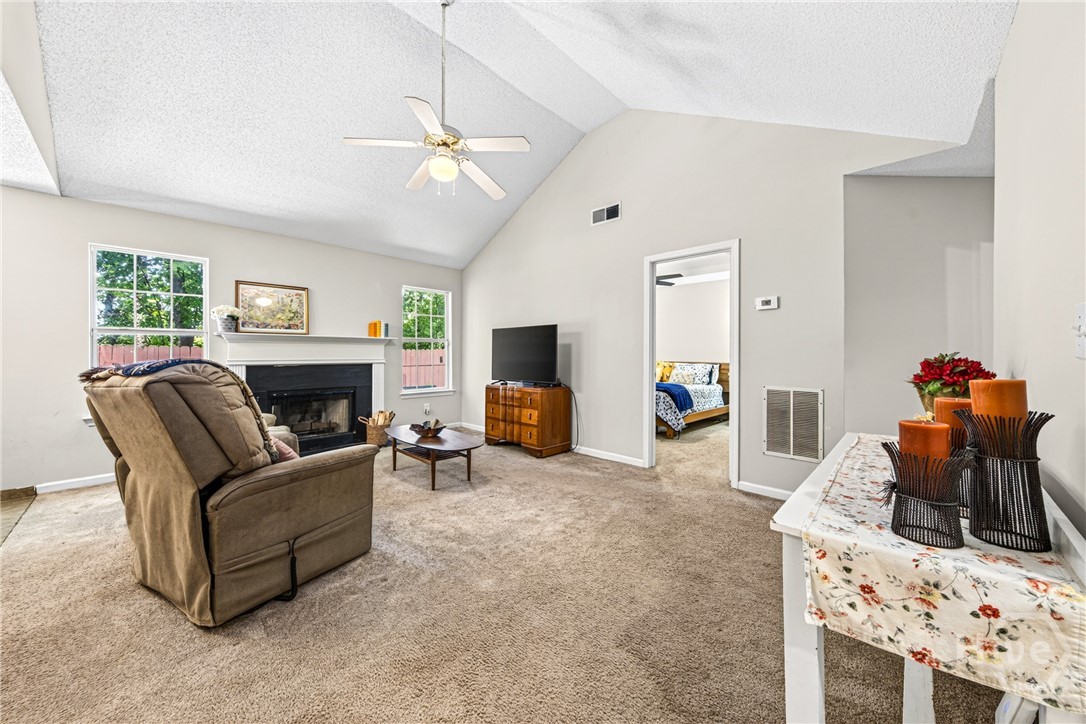 2343 Rambling Way Property Photo 4