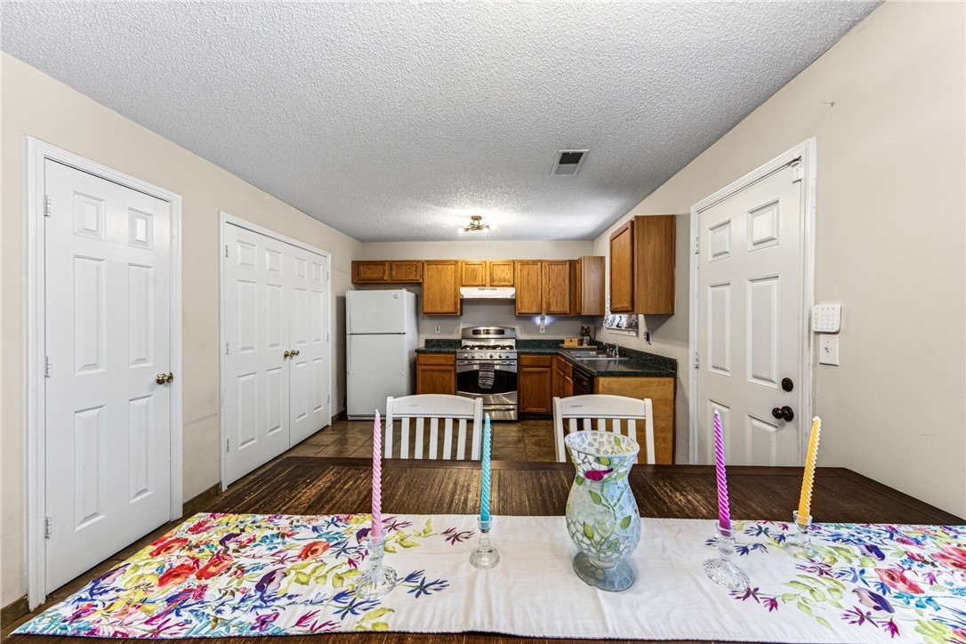 2343 Rambling Way Property Photo 15
