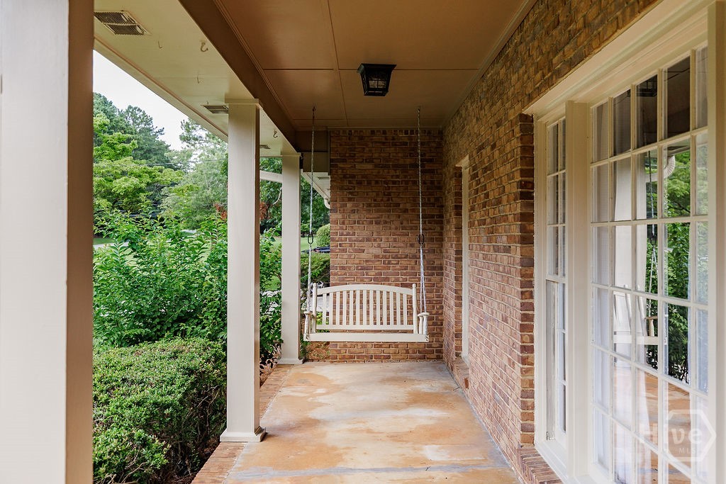 1035 Whit Davis Road Property Photo 5