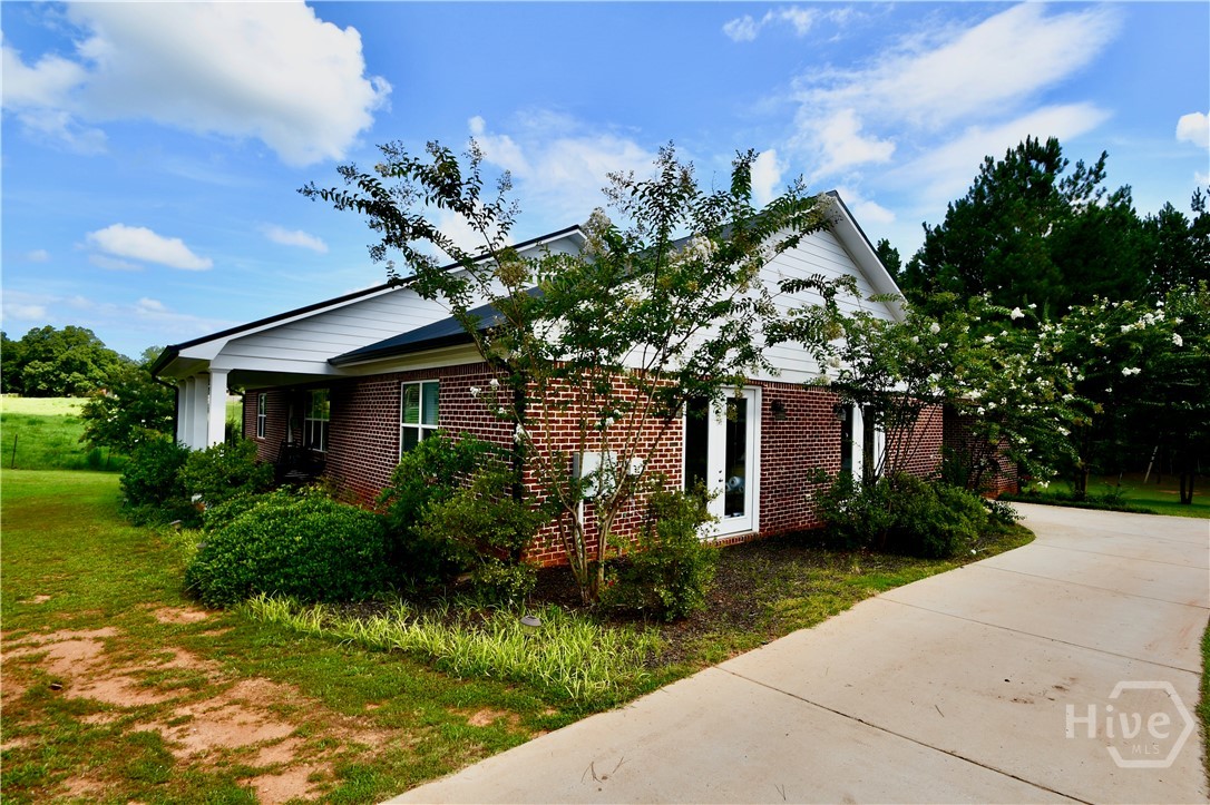 2210 Flat Rock Road Property Photo 2