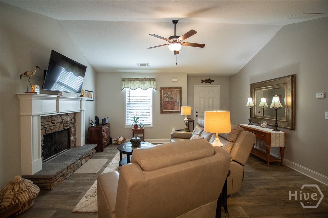 141 Conifer Court Property Photo 9