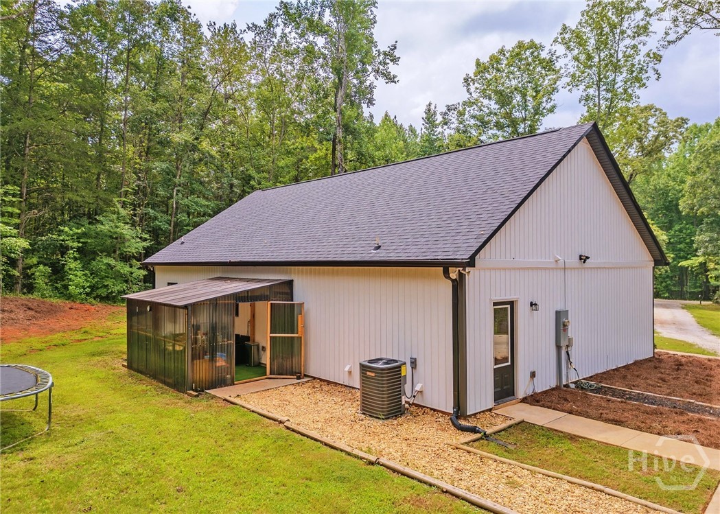 521 Borders Property Photo 3