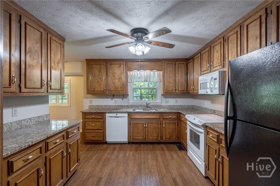 1161 Windsor Drive Property Photo 9