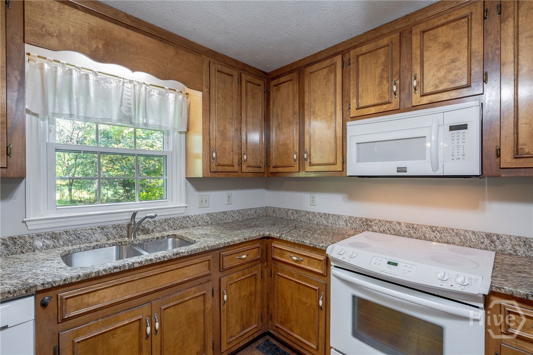 1161 Windsor Drive Property Photo 10