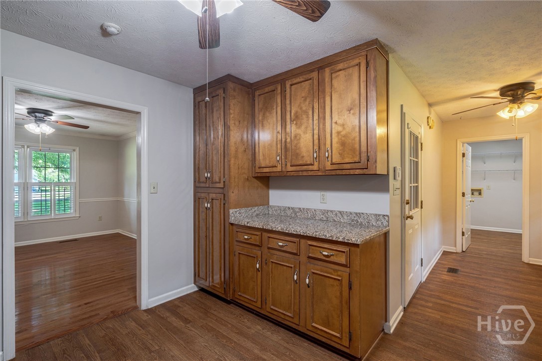 1161 Windsor Drive Property Photo 11