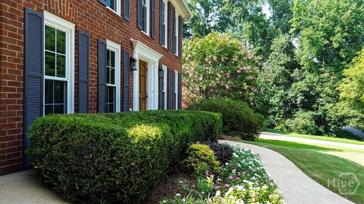 121 Ashbrook Drive Property Photo 4
