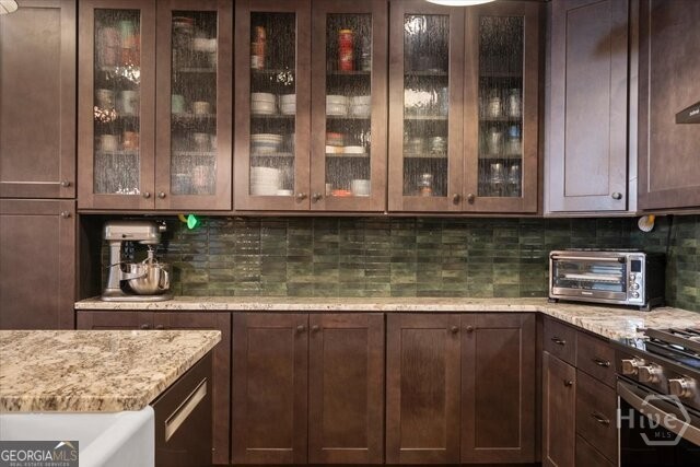 585 White Circle 402 Property Photo 12