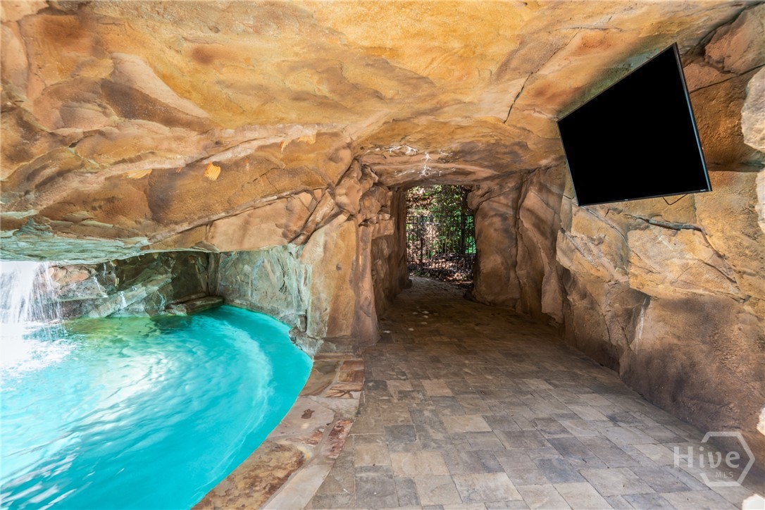 2340 Thisel Down Drive Property Photo 5