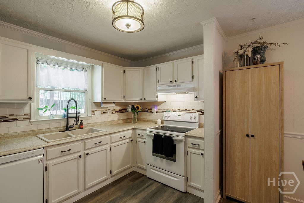 220 Eaglewood Court Property Photo 10